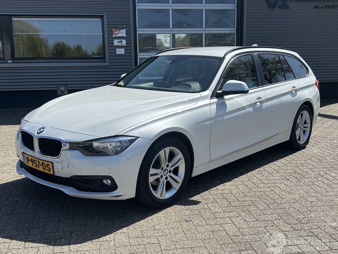 BMW 3-serie Touring - 316d Executive 316D Executive - AutoWereld.nl