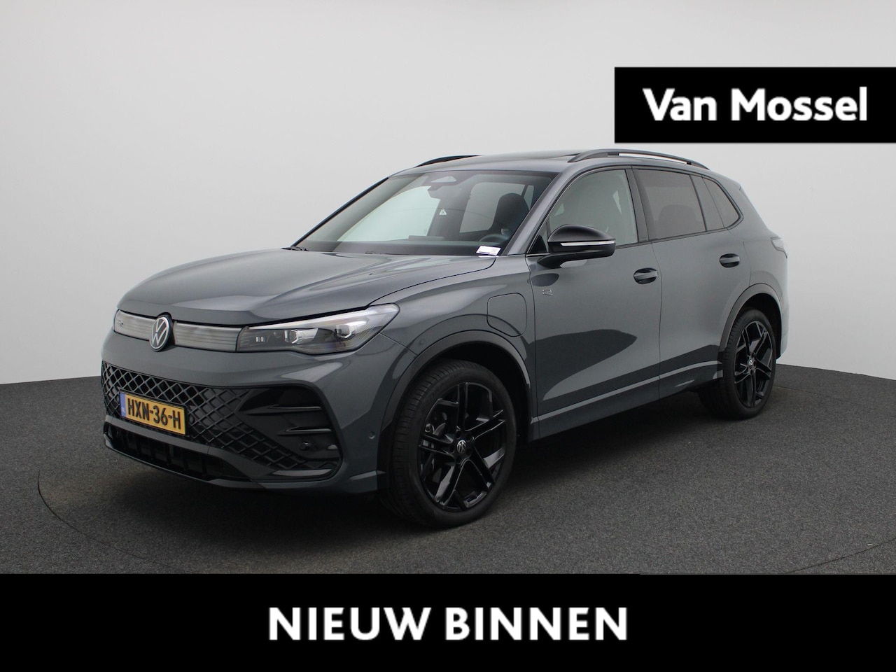 Volkswagen Tiguan - 1.5 eHybrid R-Line Edition 204 PK| Origineel Nederlands | 1e Eigenaar | Panoramadak | Navi - AutoWereld.nl