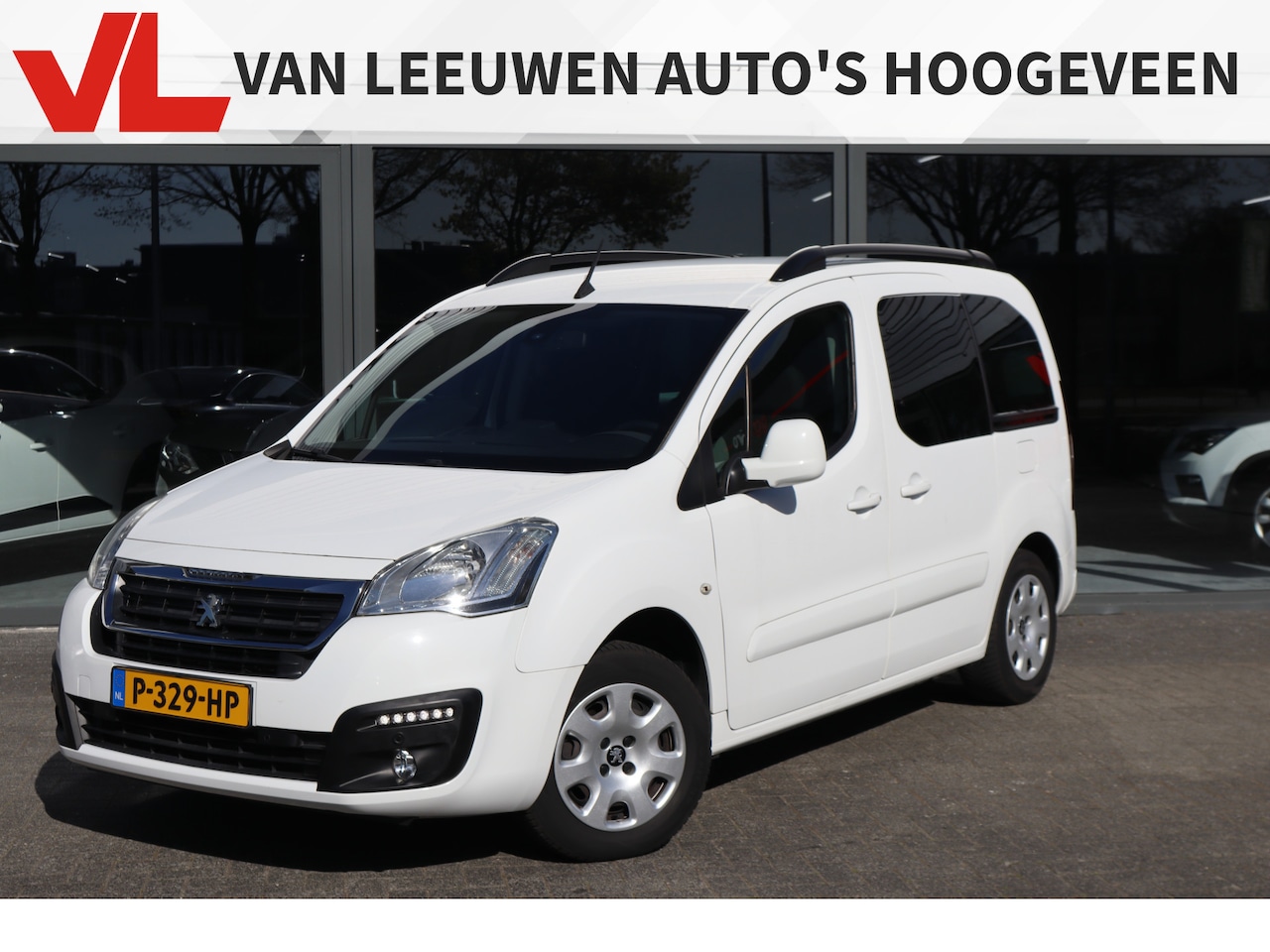 Peugeot Partner Tepee - 1.2 PureTech Active | Navigatie | Trekhaak | Stoelverwarming | - AutoWereld.nl