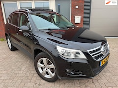 Volkswagen Tiguan - 2.0 TSI Comfort&Design 4Motion / Pano / PDC / Navi / DSG