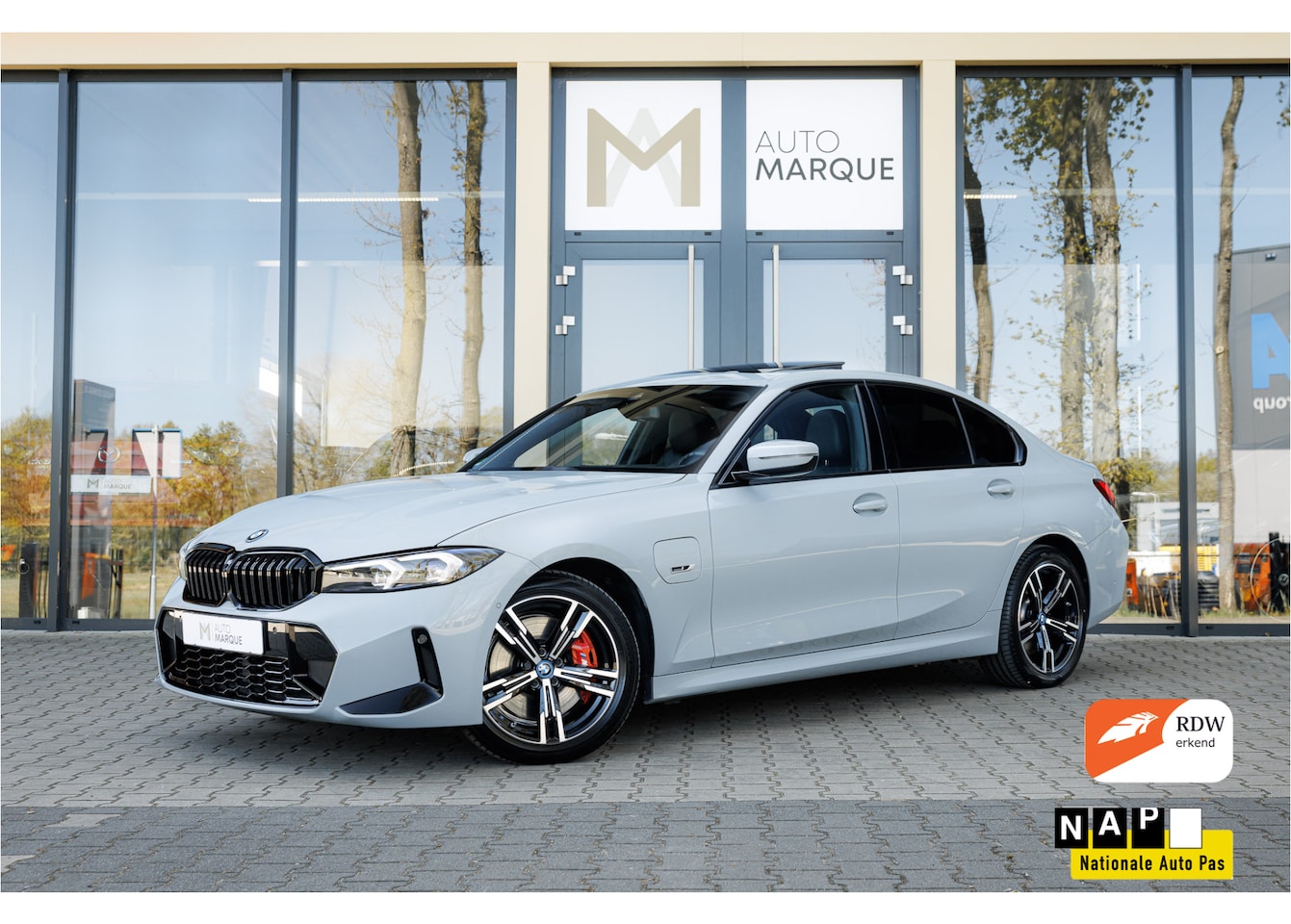 BMW 3-serie - Sedan 330e Aut. 292PK | M-Sportpakket Pro | Panoramadak | Harman Kardon | M-Sport Remsyste - AutoWereld.nl