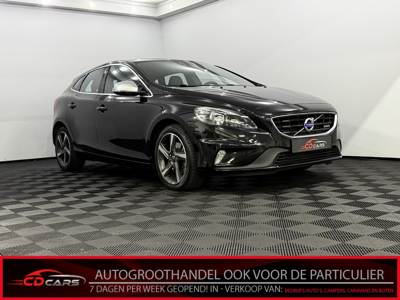 Volvo V40 - 1.6 T2 R-Design Clima, Navi, Parkeersensoren, Cruise control, A start stop, Half leder, Li - AutoWereld.nl