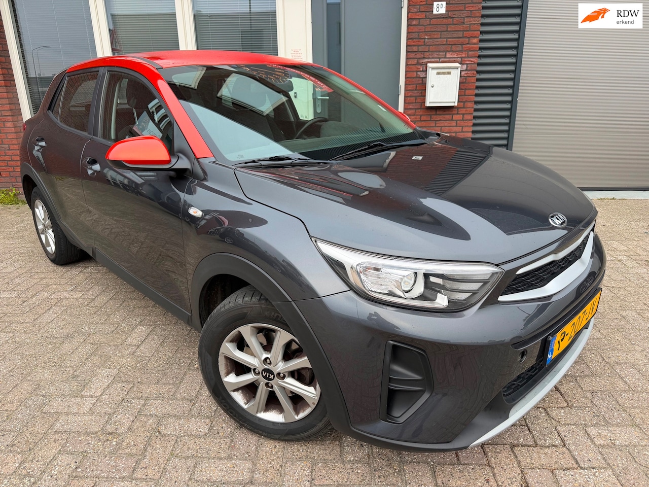 Kia Stonic - 1.2 MPi Design Edition / Navi / PDC / Carplay / Stuurverwarming - AutoWereld.nl