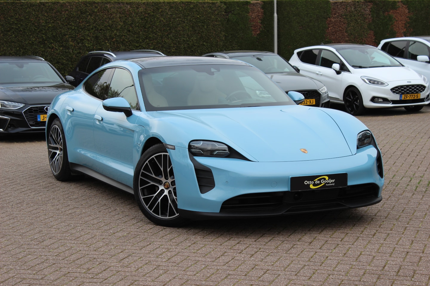 Porsche Taycan - 4S Performance 84 kWh / Porsche Approved 04-2027 / Panoramadak / 360Camera / Passenger Dis - AutoWereld.nl