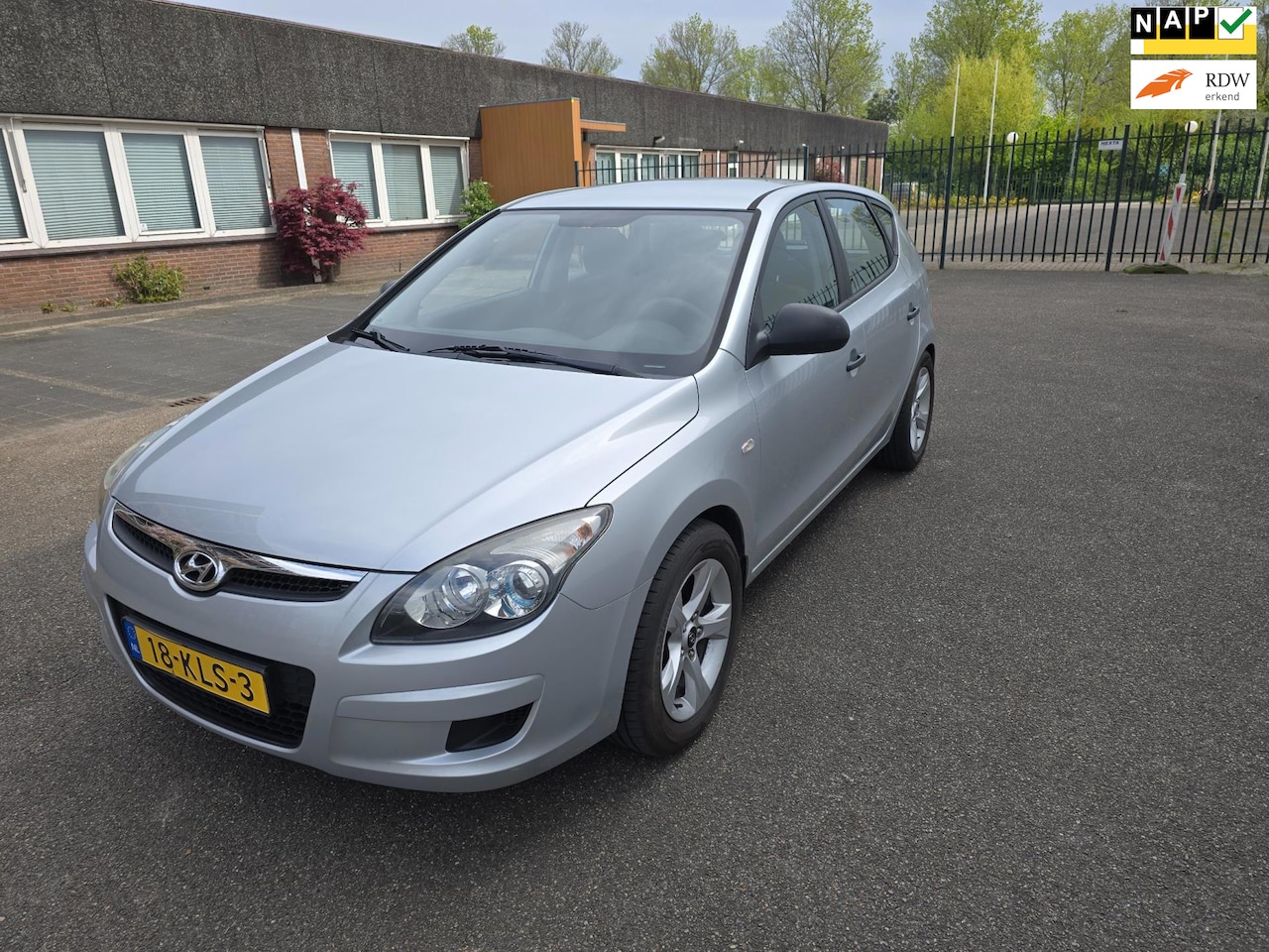 Hyundai i30 - 1.4i Active Airco Boekjes Nap Lage kilometers - AutoWereld.nl