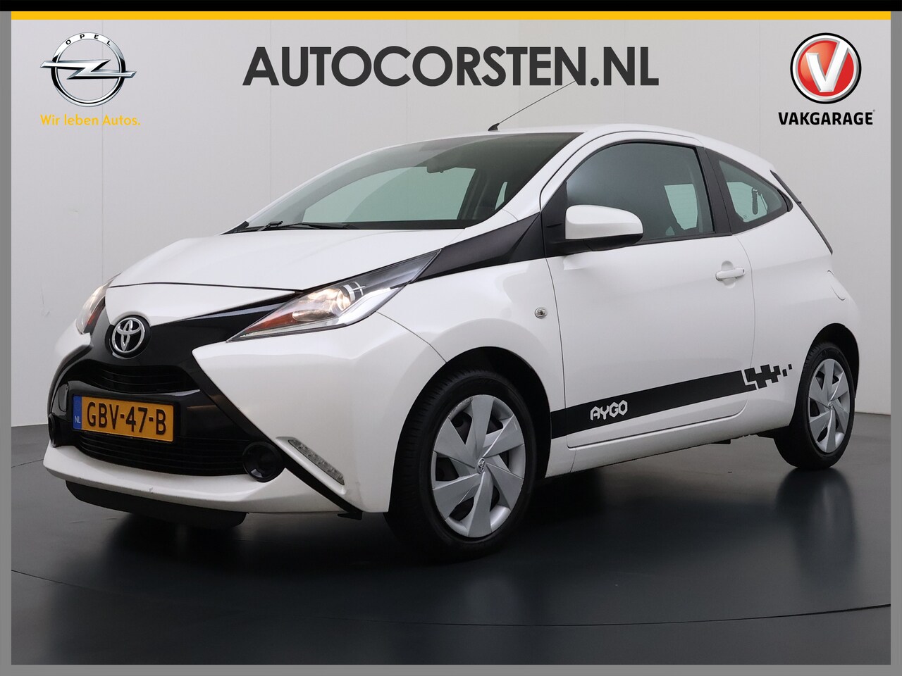 Toyota Aygo - 1.0 VVT-i x-play Stoelverwarming AppleCarplay/AndroidAuto Airco Dab Isofix Bluetooth Elek. - AutoWereld.nl