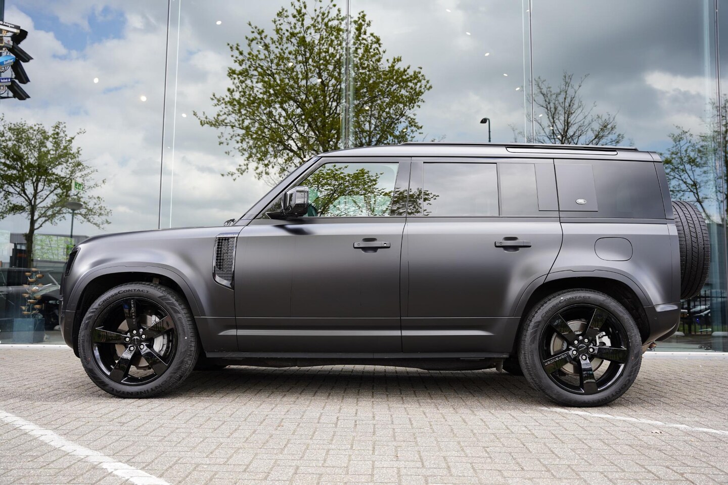 Land Rover Defender 110 - P 400 E 100 X-Dynamic HSE GERESERVEERD - AutoWereld.nl