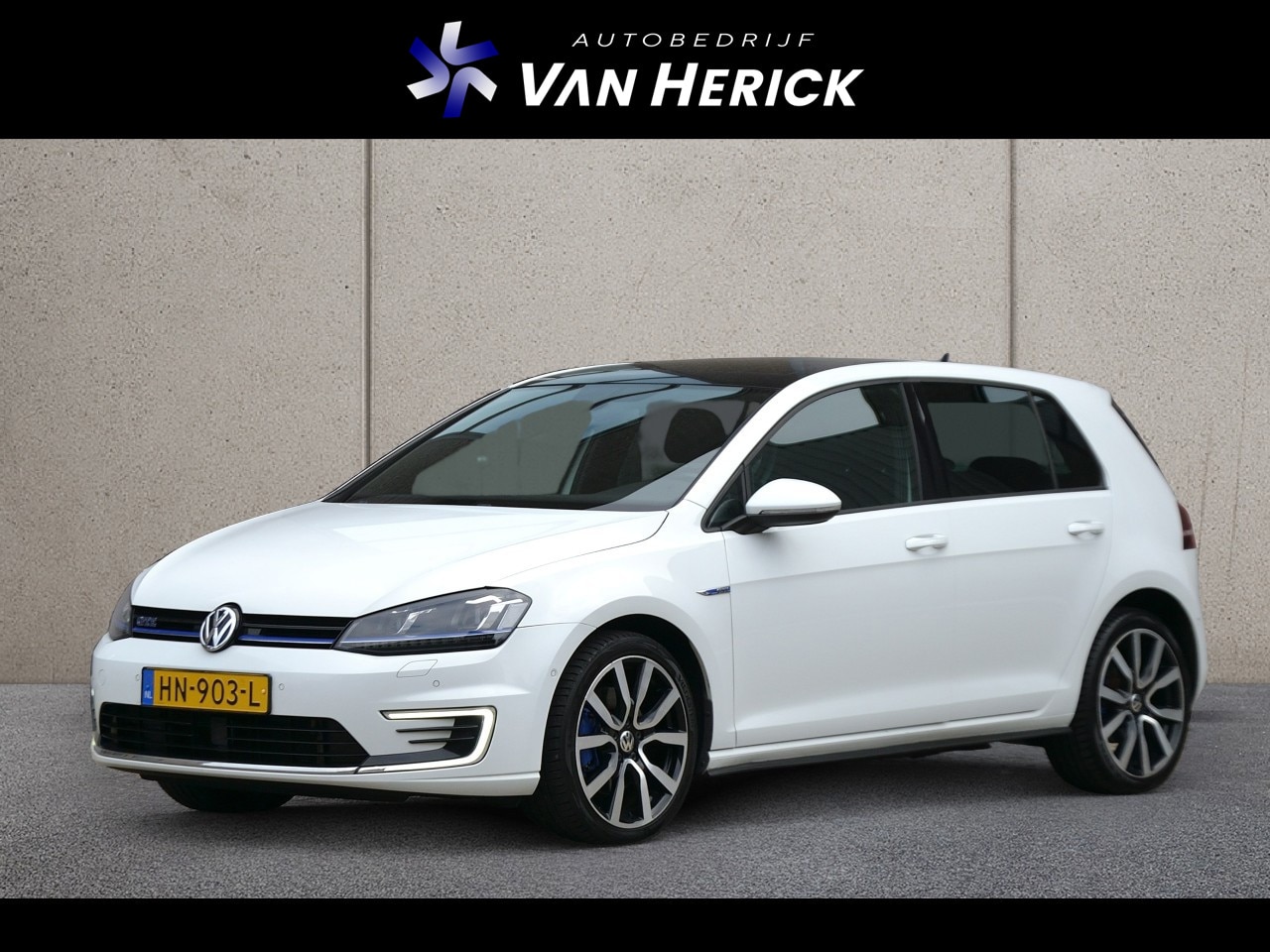 Volkswagen Golf - 1.4 TSI GTE | Panoramadak | ACC | Winterpakket | Achteruitrijcamera - AutoWereld.nl