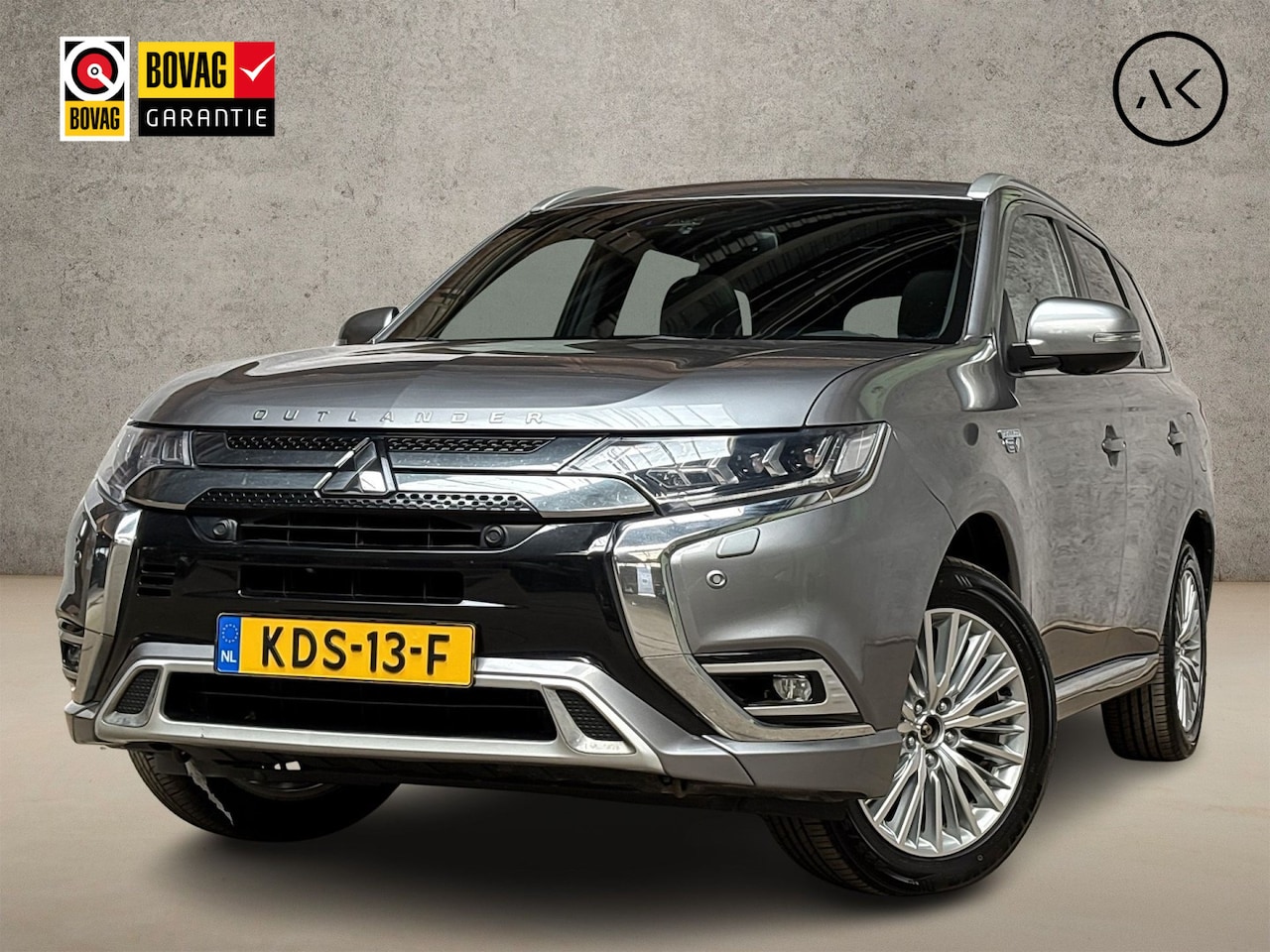 Mitsubishi Outlander - 2.4 PHEV Deluxe 225Pk Automaat (SCHUIFDAK, GROOT NAVI, LEDER, ZWART HEMEL, 360 CAMERA, GET - AutoWereld.nl