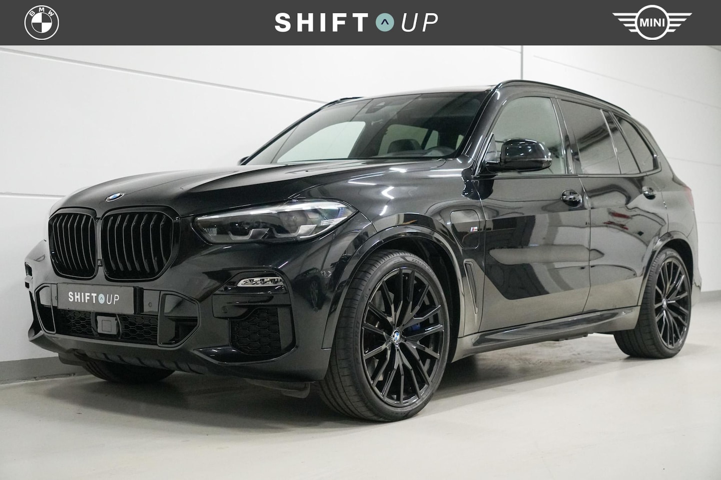 BMW X5 - xDrive45e M-Sport | M-Stoelen | Panoramadak | Carbon | 22" - AutoWereld.nl