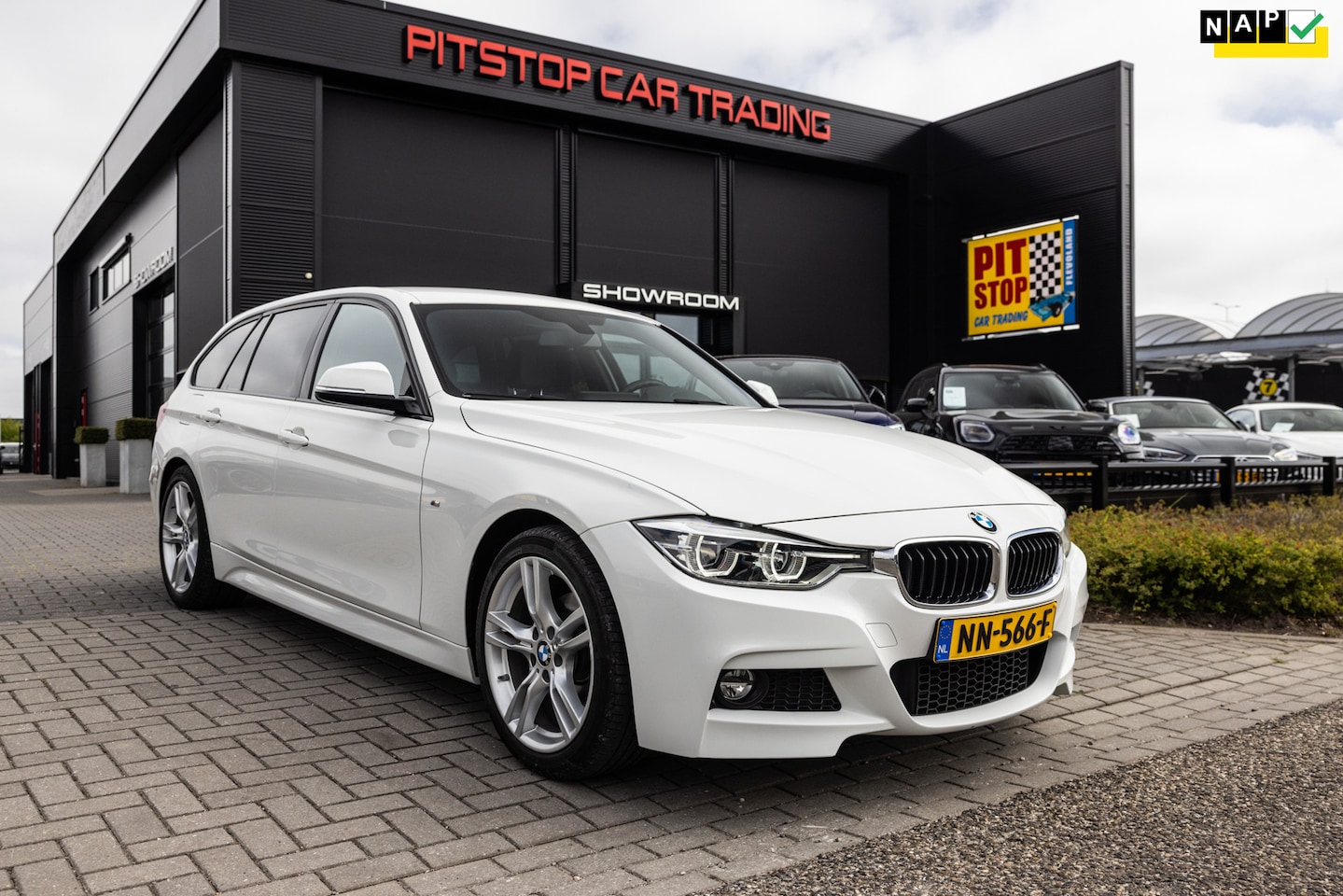 BMW 3-serie Touring - 320i Centennial High Executive 320i Centennial High Executive, NL Auto, M-Sport, Leder, CarPlay, Navi - AutoWereld.nl