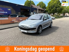 Peugeot 206 - 1.4 Gentry AIRCO + NIEUWE APK