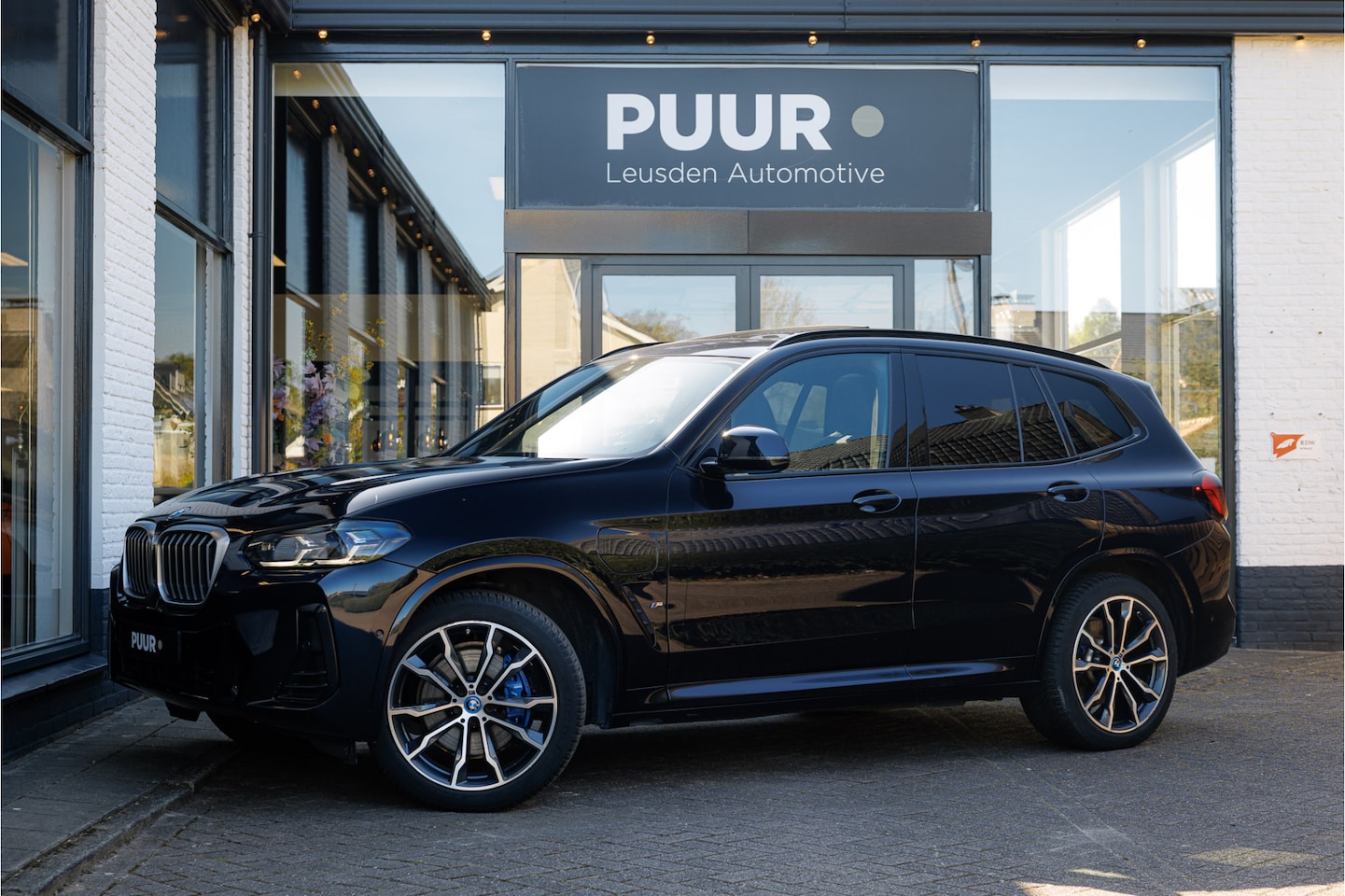 BMW X3 - xDrive30e M-STOELEN [ KONINGSDAG OPEN] Pano - Harman Kardon - Head Up - Surround View - AutoWereld.nl