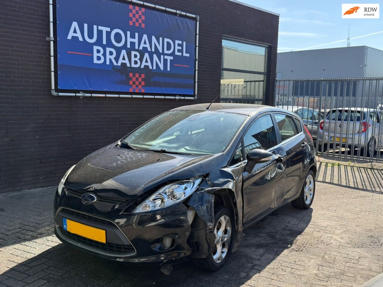 Ford Fiesta - 1.25 Titanium Airco * Navi * Compleet Kenteken * Verrijdbare Schade - AutoWereld.nl