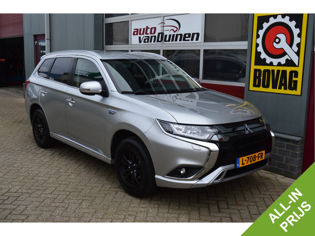 Mitsubishi Outlander - 2.4 PHEV Pure O.a: Haak, PDC, Camera, Keyless, Carplay, DAB, Etc. All-in prijs! - AutoWereld.nl