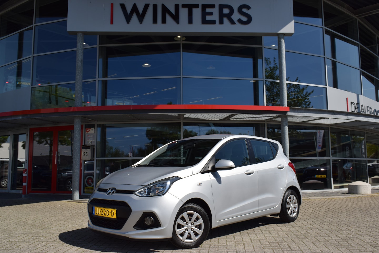 Hyundai i10 - 1.0i i-Motion Comfort | Climate Control | Cruise control | Electrische ramen V+A | dealero - AutoWereld.nl