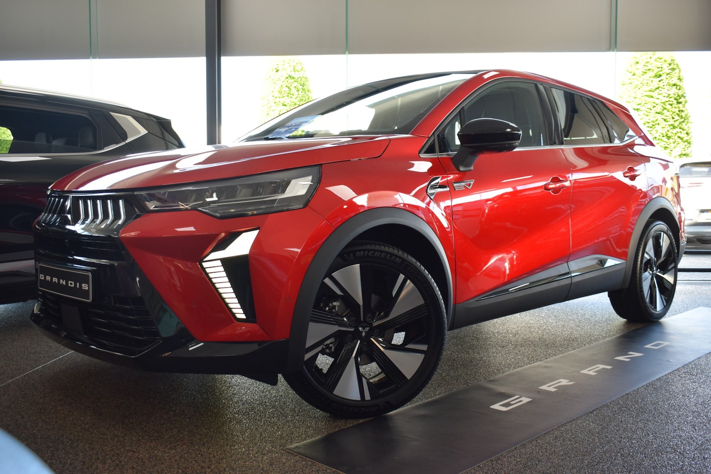 Mitsubishi Grandis - 1.8 HEV Instyle | Direct Leverbaar | 8 Jaar Mitsubishi Garantie | - AutoWereld.nl