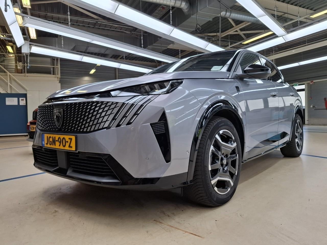 Peugeot e-3008 - GT Avantage 210 73 kWh - AutoWereld.nl