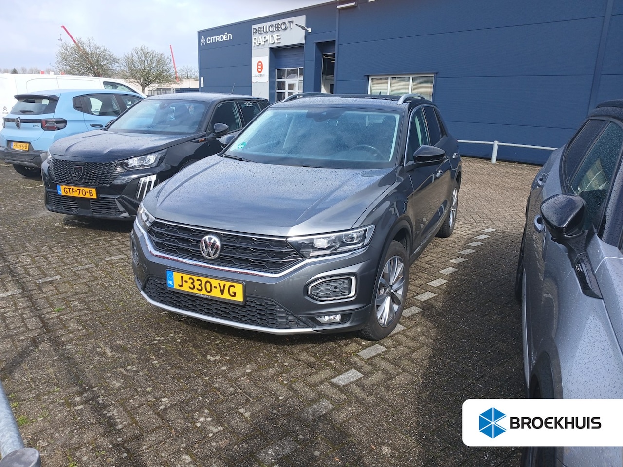 Volkswagen T-Roc - 1.5 TSI Sport | Achterbank in delen neerklapbaar | Achteruitrijcamera | Afwijkende dakkleu - AutoWereld.nl