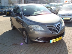 Lancia Y(psilon) - Ypsilon 0.9 TwinAir Platinum 5drs leer airco boekjes nap apk