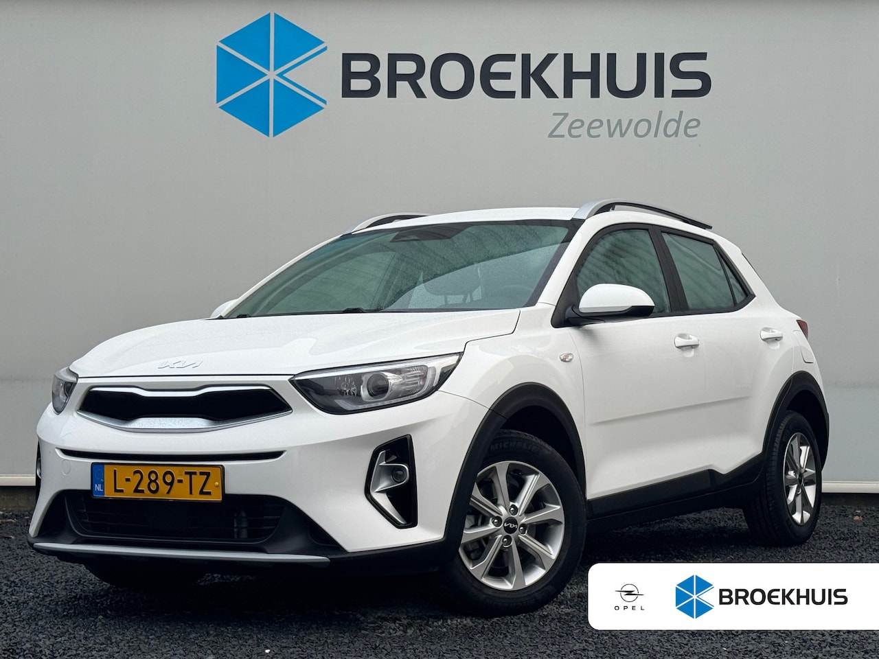 Kia Stonic - 1.0 T-GDi MHEV DynamicLine 6-bak 112PK | Trekhaak | Luxe Stof | Glans Exterieur | Achterui - AutoWereld.nl