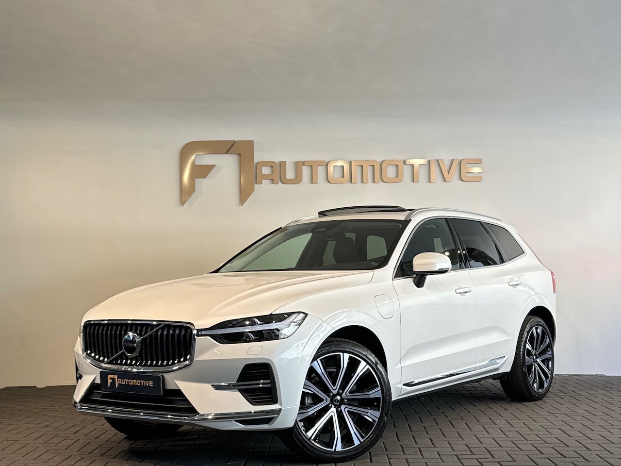 Volvo XC60 - 2.0 T8 Plug-in hybrid AWD Plus Bright Pano|Memory - AutoWereld.nl