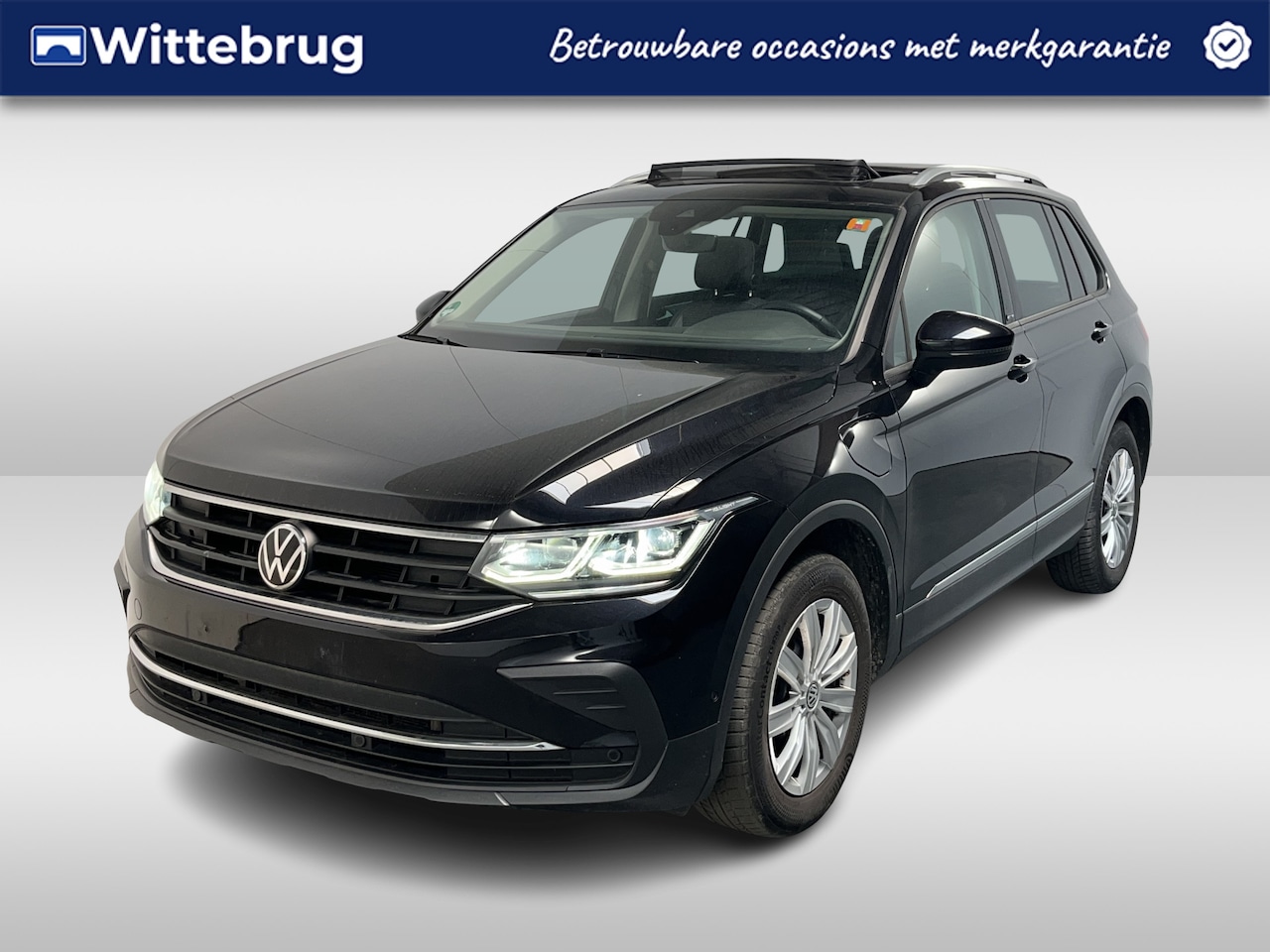 Volkswagen Tiguan - 1.4 TSI eHybrid Life Active / AUTOMAAT/ 245PK/ PANO/ ELEK.ACHTERKLEP/ STUUR+STOELVERWARM./ - AutoWereld.nl