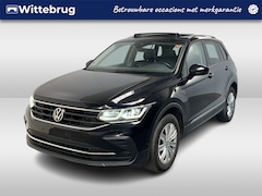 Volkswagen Tiguan - 1.4 TSI eHybrid Life Active / AUTOMAAT/ 245PK/ PANO/ ELEK.ACHTERKLEP/ STUUR+STOELVERWARM./
