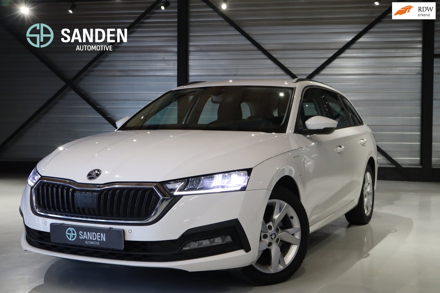 Skoda Octavia Combi - 1.4 TSI iV PHEV Ambition|Automaat|Navi|LED|DAB|Hifi|Stoel+stuurverwarming|Lane assist|18in - AutoWereld.nl