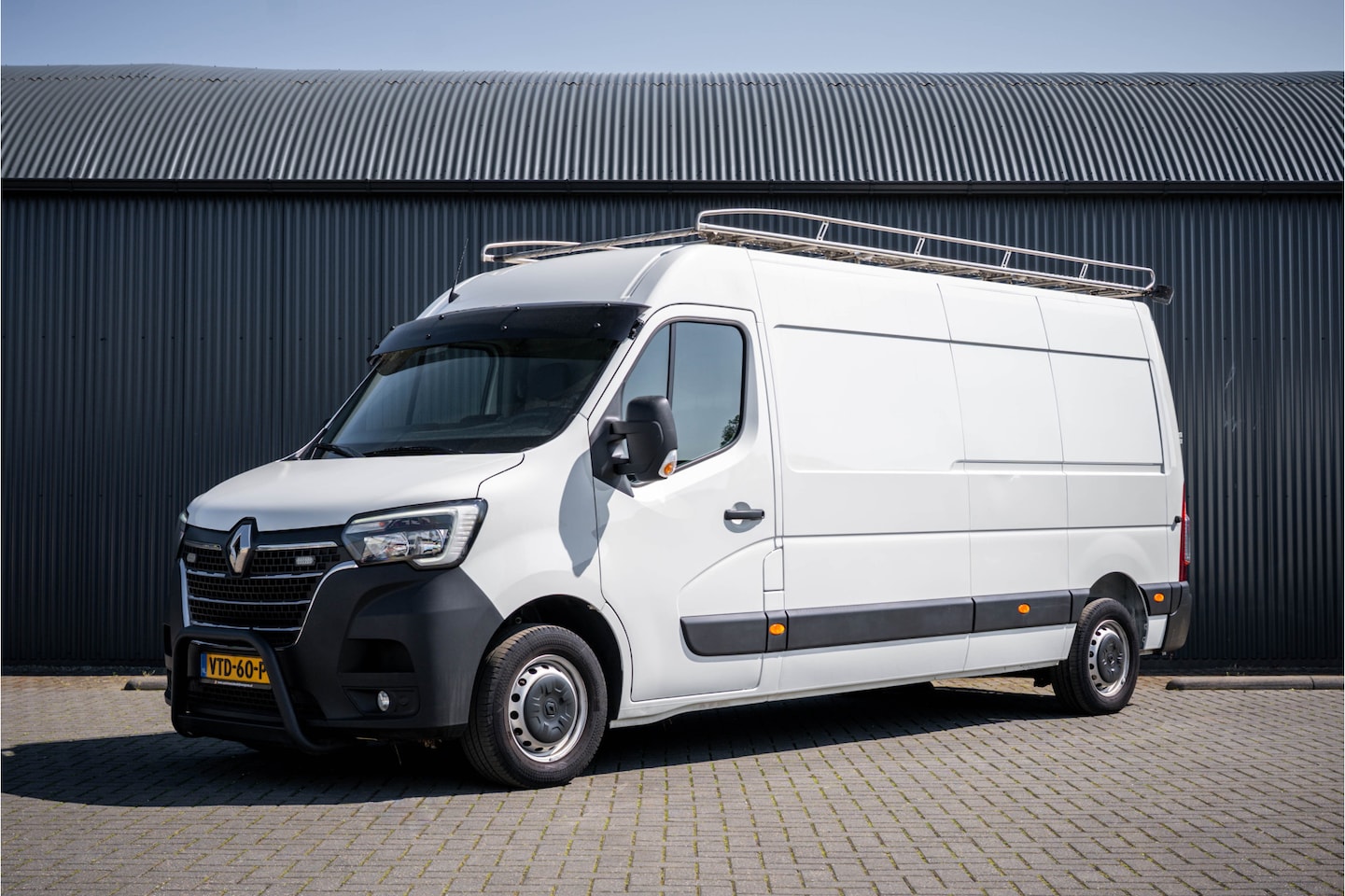 Renault Master - 2.3 dCi L3H2 | LED | Airco | Camera | Cruise | PDC | Trekhaak | Imperiaal - AutoWereld.nl