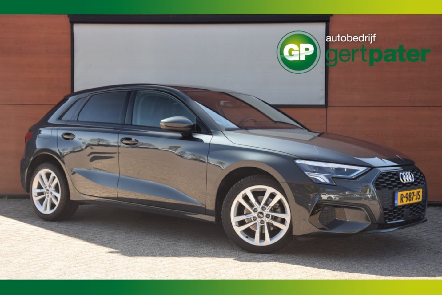 Audi A3 Sportback - 30TFSI Advanced Edition Sportstoelen/LED/AdaptiveCruise/Zwart op - AutoWereld.nl