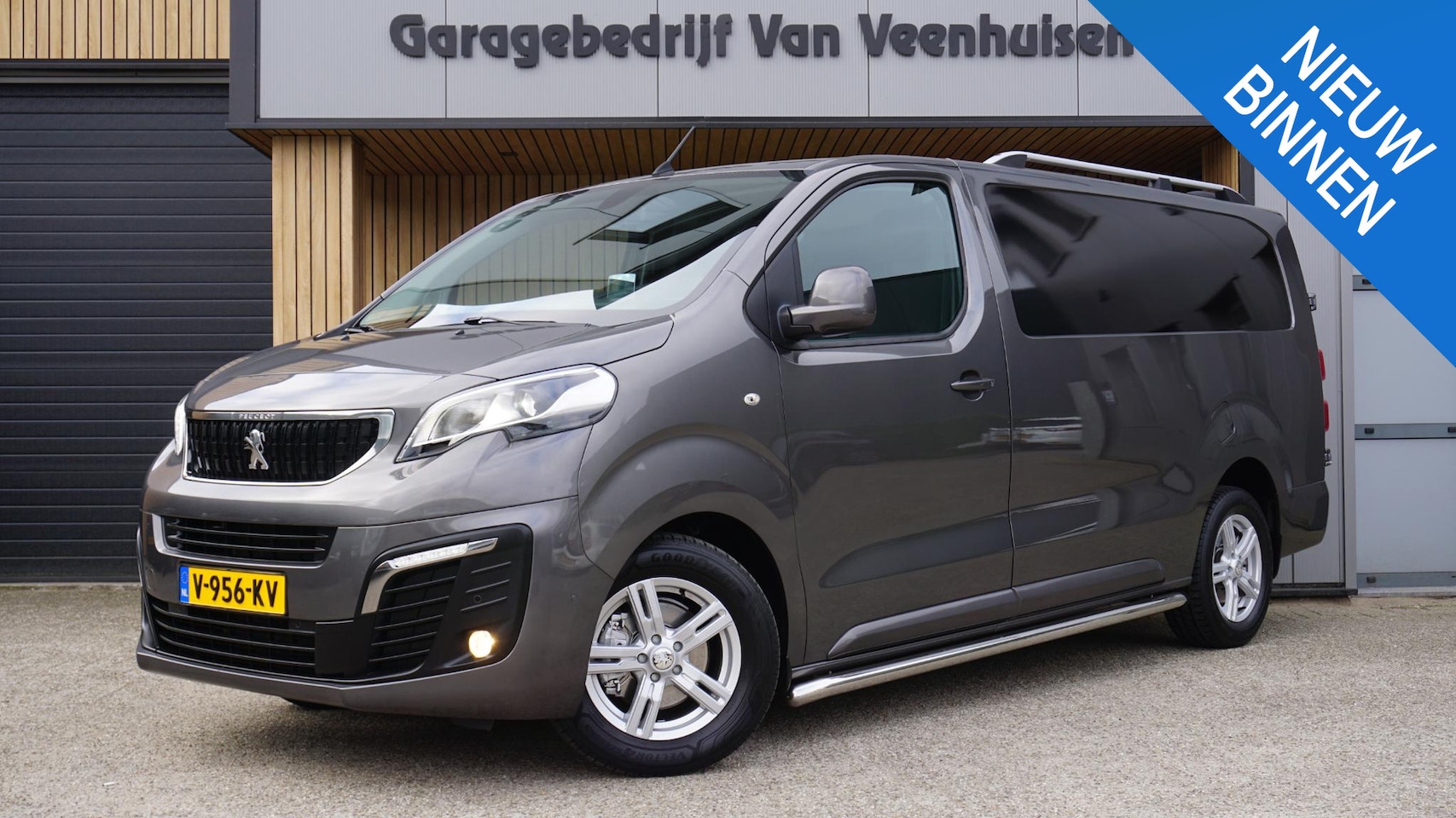 Peugeot Expert - 2.0 BlueHDI 180pk L3 Automaat 3-Zits Premium Pack *Marge Bus* HUD Xenon Sidebars 16inch LM - AutoWereld.nl