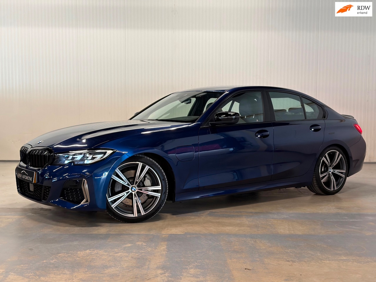 BMW 3-serie - 330e High Executive | M-SPORT | ACC | LEDER | SHADOW LINE - AutoWereld.nl