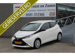 Toyota Aygo - 1.0 VVT-i x-play Navigatie/Airco/Achteruitrijcamera/Toerenteller/Elektrische ramen/Elektri