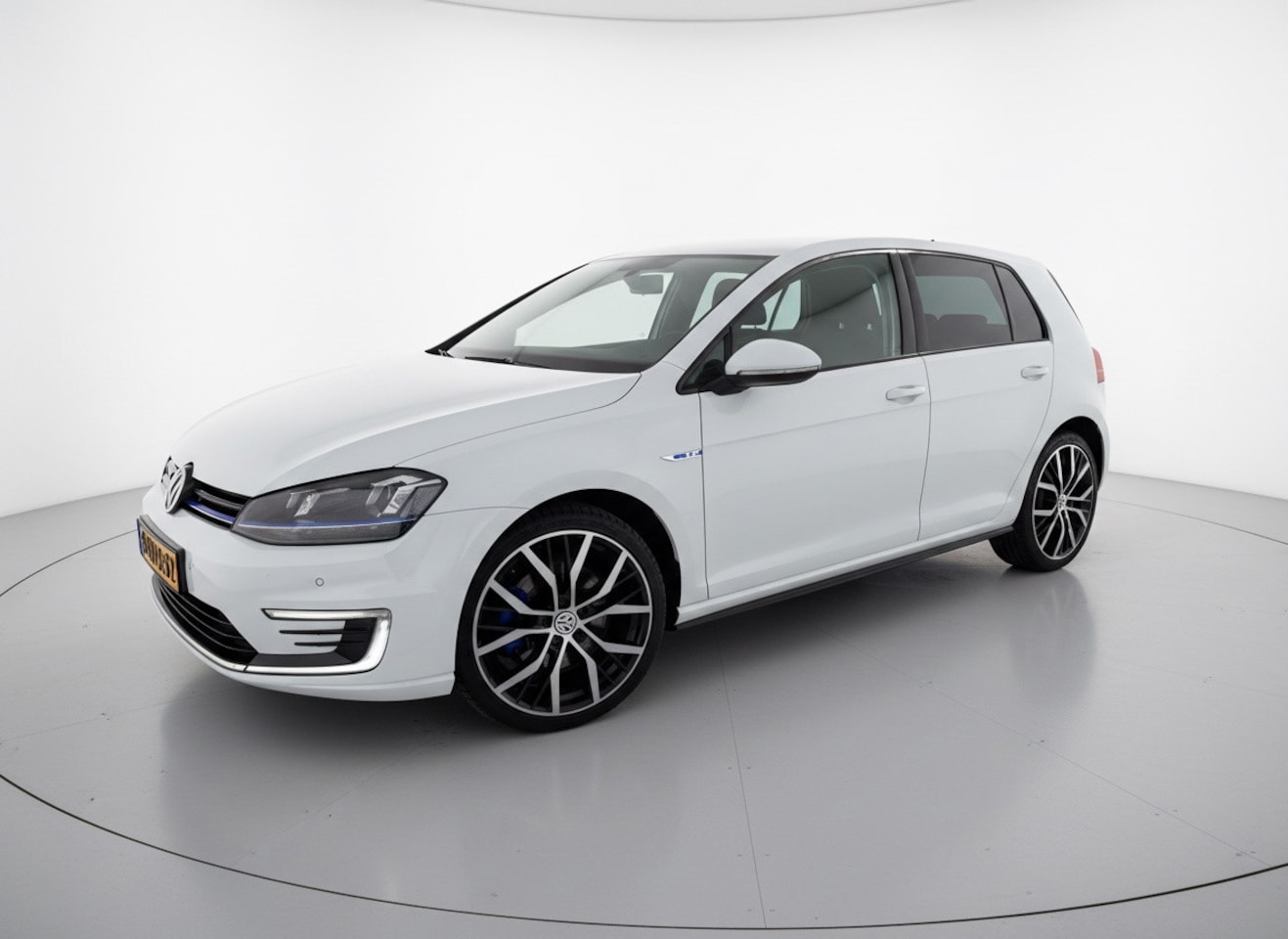 Volkswagen Golf - 1.4 TSI GTE |Met Nw MEGARTONIC | PARELMOERWIT metallic - AutoWereld.nl