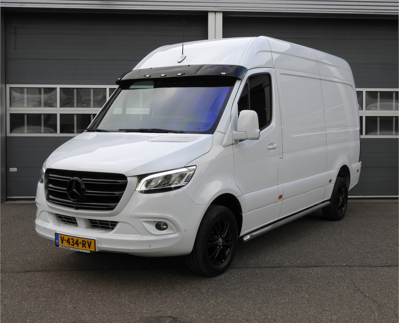 Mercedes-Benz Sprinter - 316 2.2 CDI L2H2 RWD AUT | LED | 360 CAMERA | 3.5t TREKHAAK | DISTRONIC - AutoWereld.nl