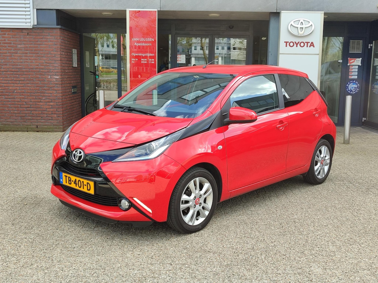Toyota Aygo X - X-JOY 5-DEURS NAVI CLIMA CAMERA BLUETOOTH 15'' LM-VELGEN PRIVACY GLASS EL-RAMEN/SPIEGELS N - AutoWereld.nl