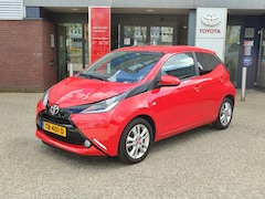 Toyota Aygo X - X-JOY 5-DEURS NAVI CLIMA CAMERA BLUETOOTH 15'' LM-VELGEN PRIVACY GLASS EL-RAMEN/SPIEGELS N