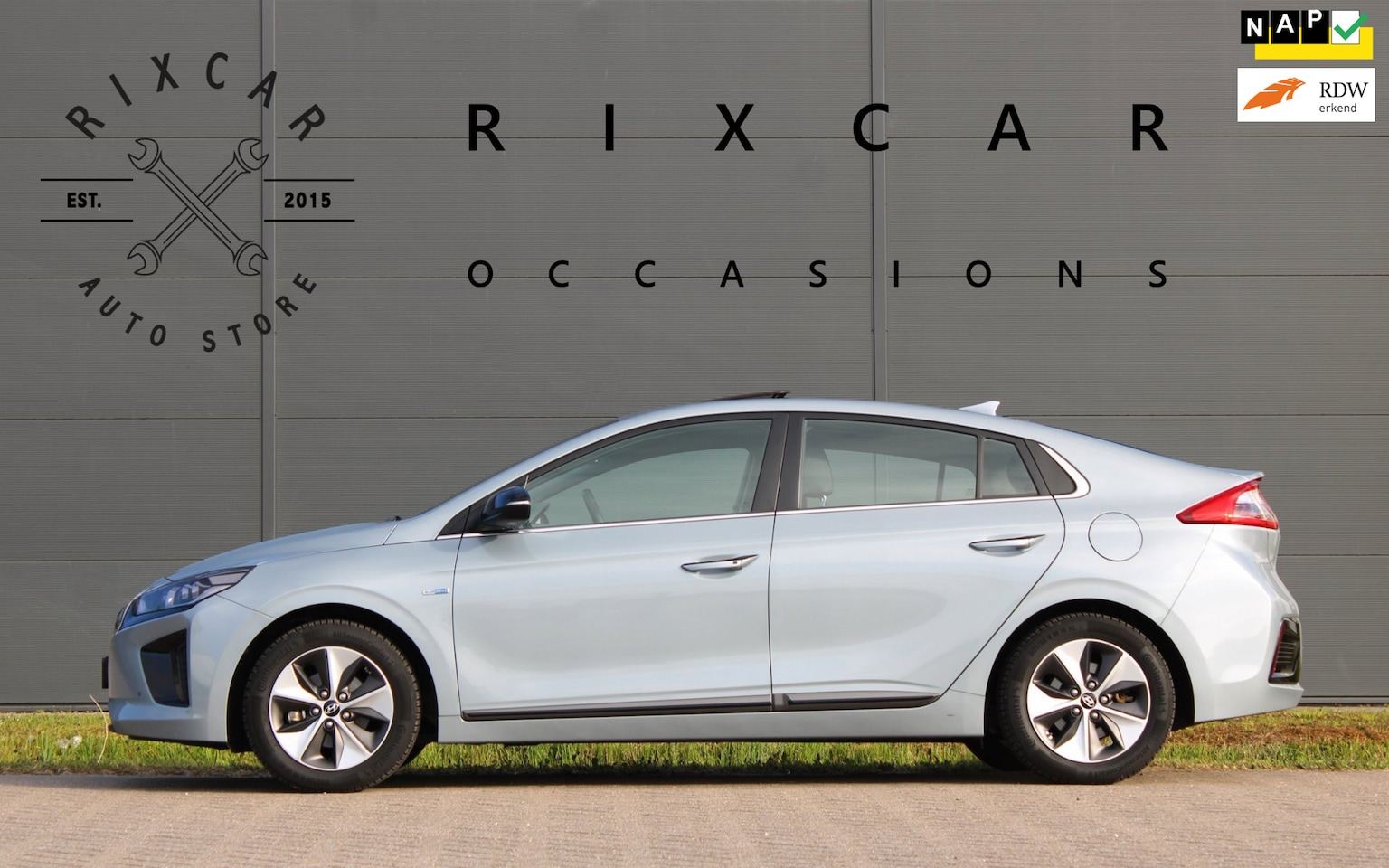 Hyundai IONIQ - Premium EV Leder Schuifdak Infinity !!NIEUWBINNEN!! - AutoWereld.nl