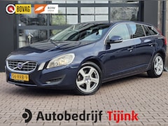 Volvo V60 - 1.6 T3 Momentum | Navi | Trekhaak | All-seasons | PDC | Cruise | Getint glas |
