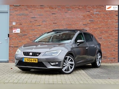 SEAT Leon - 2.0 TDI FR Connect | PANO DSG VIRTUAL ALCANTARA
