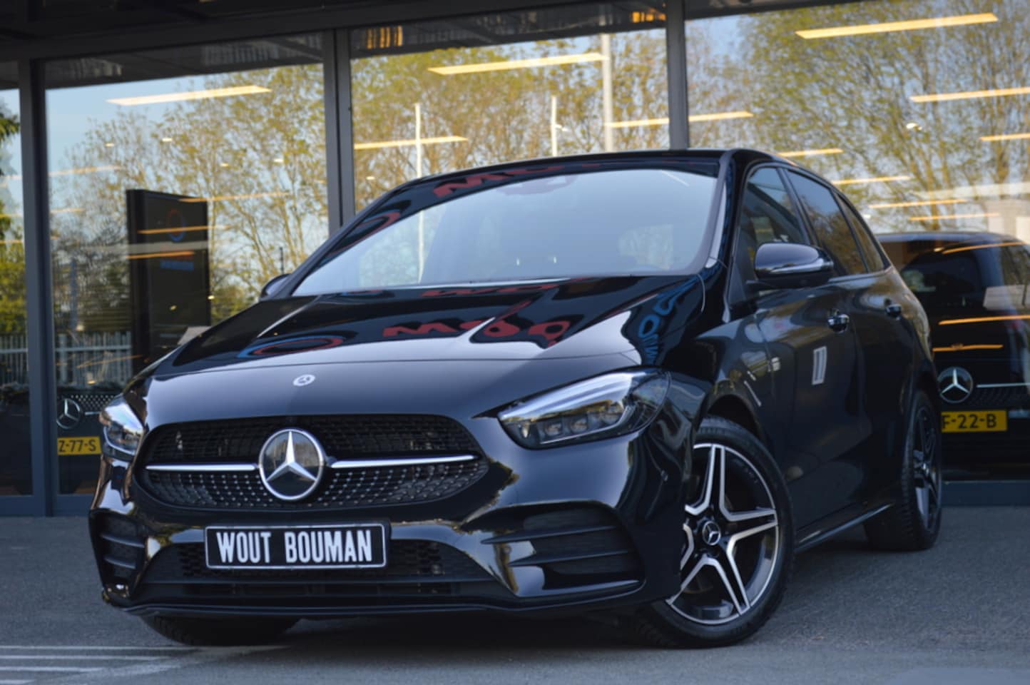 Mercedes-Benz B-klasse - 250 e AMG Led Widescreen Sfeer Camera 360 Keyless Trekh Augmented Pdc - AutoWereld.nl