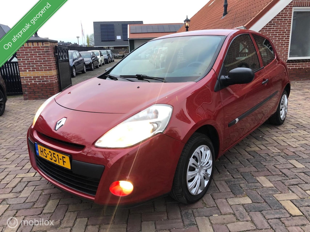 Renault Clio - 1.2 Keurige auto Weinig KM !! - AutoWereld.nl