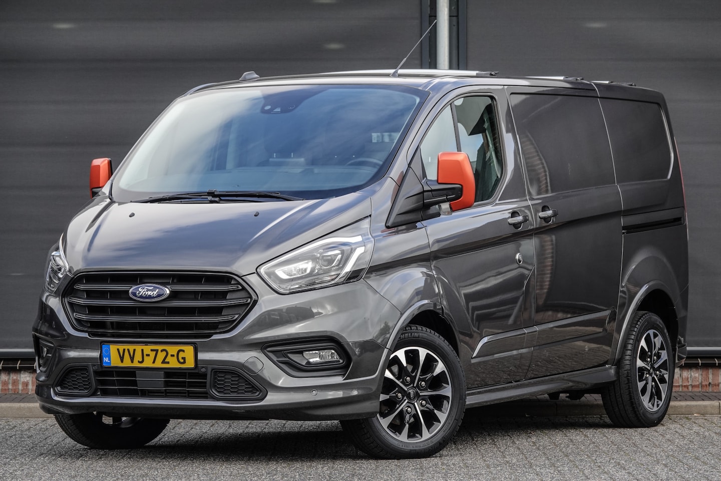 Ford Transit Custom - L1H1 | 2.0Tdci 185Pk Aut. | Sport 290 | 2x Schuifdeur | Achteruitrijcamera | Trekhaak | 17 - AutoWereld.nl
