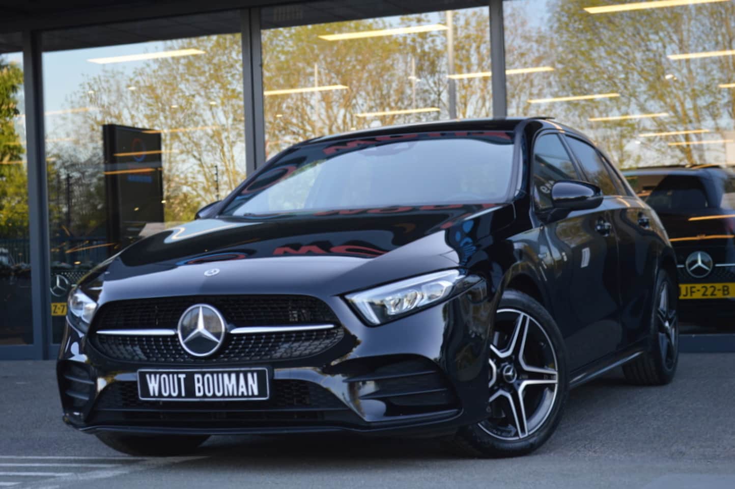 Mercedes-Benz A-klasse - 250 e AMG Led Panorama Widescreen Sfeer Camera Pdc - AutoWereld.nl