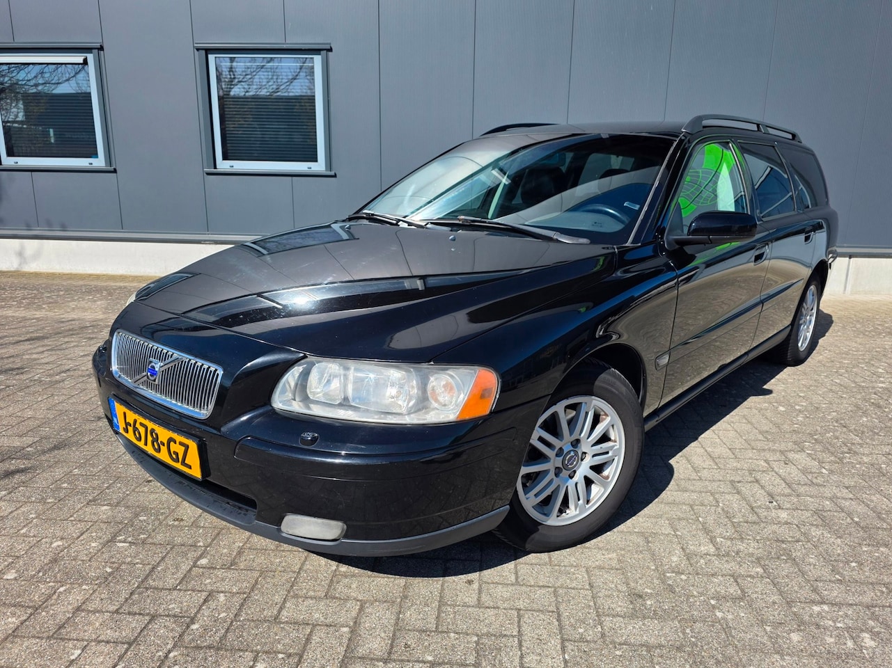 Volvo V70 - 2.4 Black Sapphire Edition II 2.4 Black Sapphire Edition II, LPG, AUTOMAAT, bijten vriendelijk! - AutoWereld.nl