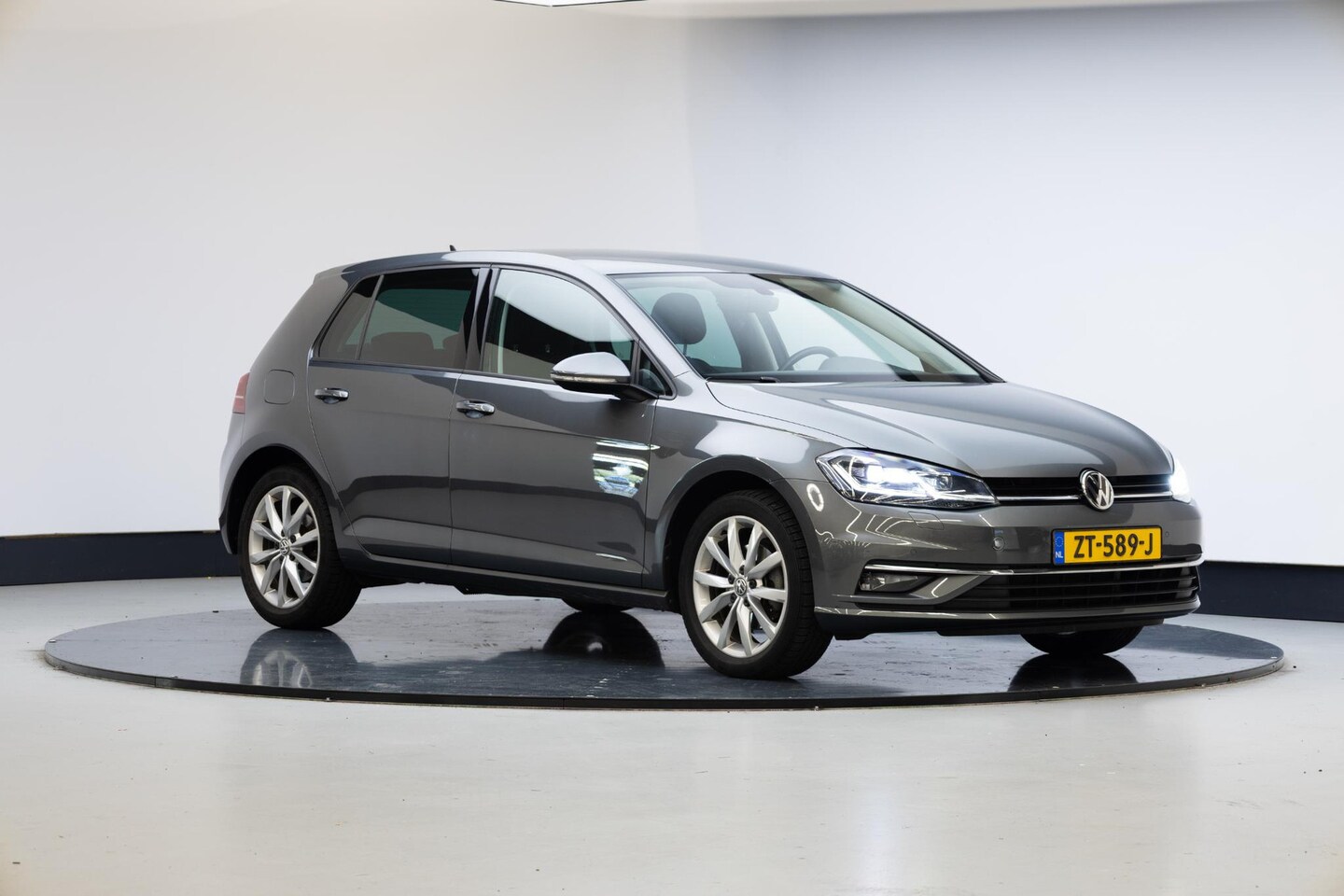 Volkswagen Golf - 1.5 TSI Highline | Virtual cockpit | Stoelverw | Carplay - AutoWereld.nl
