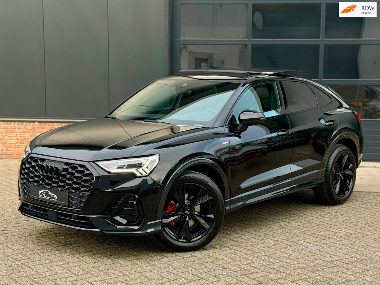 Audi Q3 Sportback - 35 TFSI S-Line 150 pk Blackstyle/pano/Camera/sfeerverlichting - AutoWereld.nl