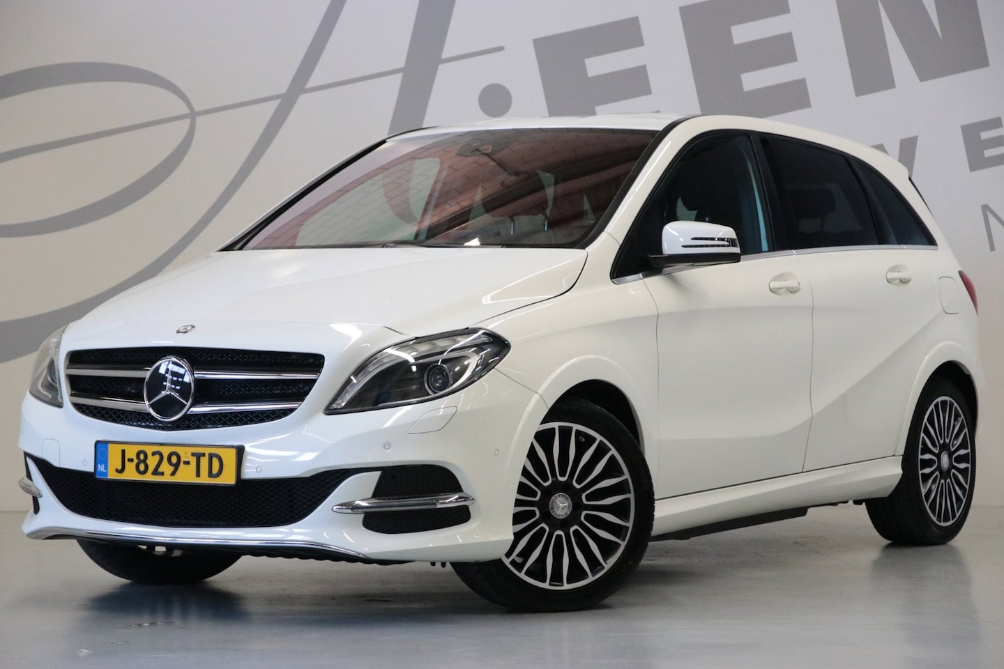 Mercedes-Benz B-klasse - 250 e Ambition 28 kWh/dodehoekassistent - AutoWereld.nl