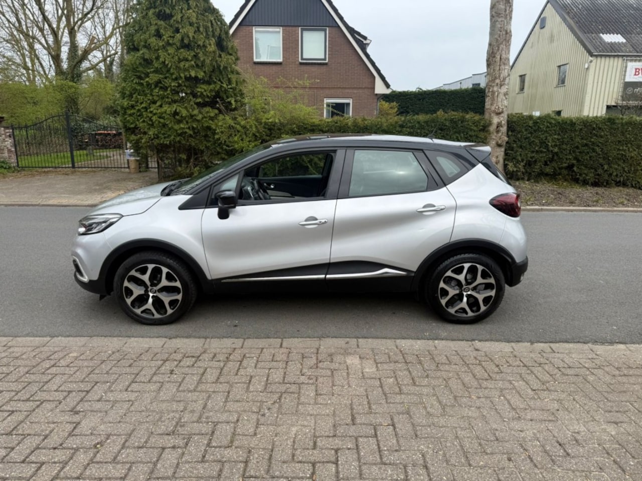 Renault Captur - 0.9 TCe Intens*trekhaak*stoelverw*ECC*Navigatie*Apple carplay/android - AutoWereld.nl
